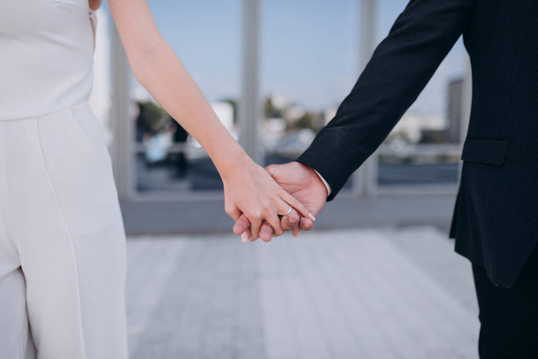 guy and girl holding hands - Fotó, kép