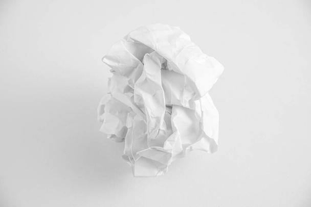 Crumpled paper balls on a white background - Foto, afbeelding