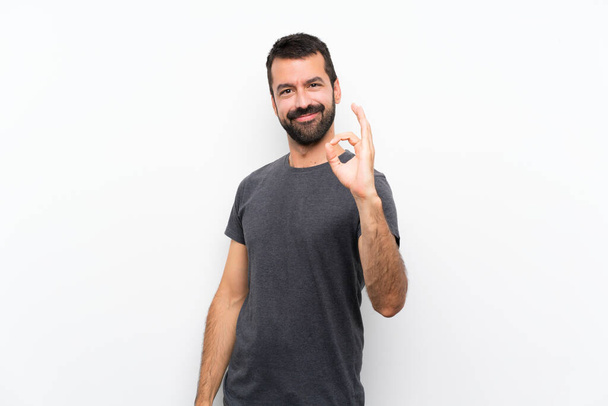 Молодий красивий чоловік над ізольованим білим тлом, що показує знак з пальцями
 - Фото, зображення