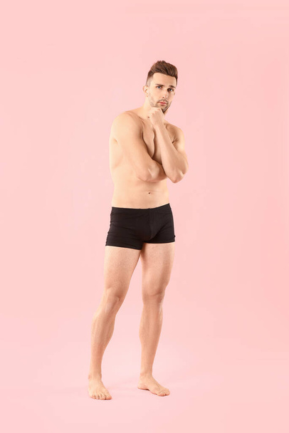 Handsome man in underwear on color background - Fotó, kép