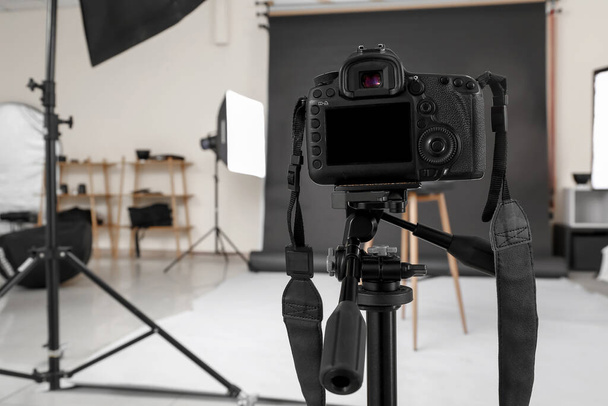 Modern camera in professional photo studio - Fotografie, Obrázek