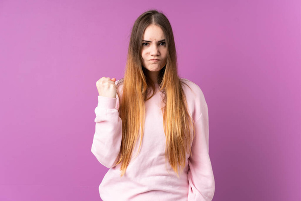 Young caucasian woman isolated on purple background with unhappy expression - Photo, Image
