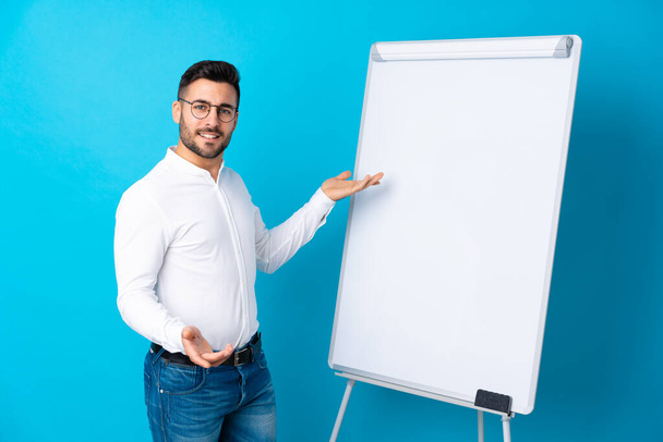 Businessman giving a presentation on white board giving a presentation on white board - Фото, изображение