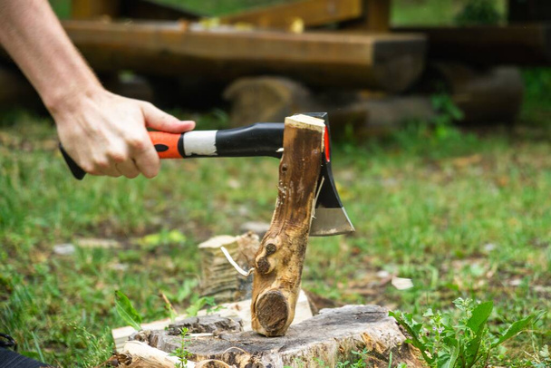 man cutting firewood in the garden - Φωτογραφία, εικόνα