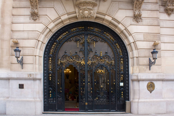 MADRID, SPAIN - 17 January, 2020: Entrance gate of Casino in Madrid - Foto, Imagem