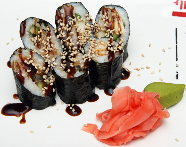 sushi z bliska dania kuchni japońskiej - Zdjęcie, obraz