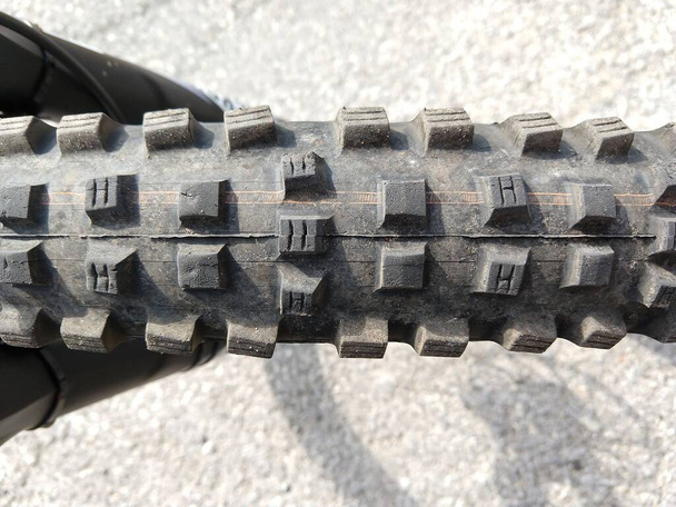 Objeto de neumático de bicicleta sobre fondo - Foto, Imagen