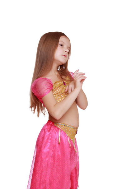 Young belly dancing girl - Foto, afbeelding