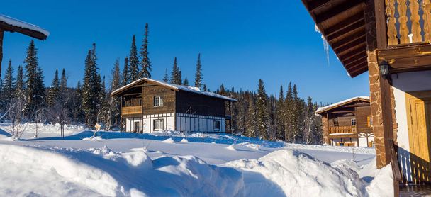 Alpine Village in the ski resort Mountain Salanga. Winter sunny day. Hotel houses - Foto, Imagem