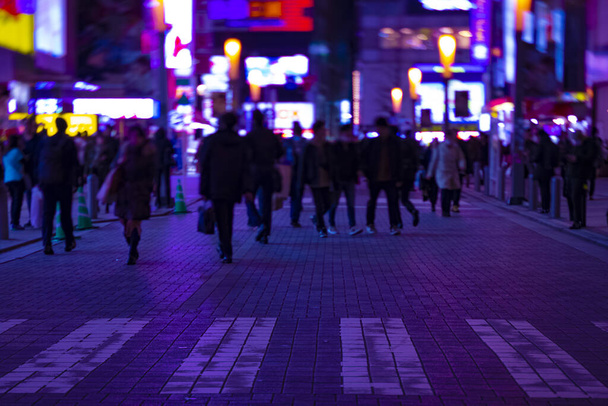 Une nuit néon rue au centre-ville d'Akihabara Tokyo
 - Photo, image