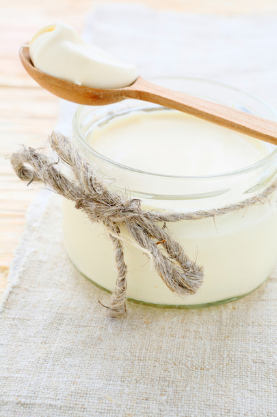 sour cream in a small glass jar - Φωτογραφία, εικόνα