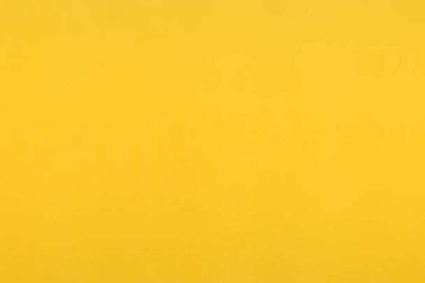 Borrão foto de tecido amarelo. Fundo brilhante vazio criando um clima de primavera. A cor de mimosa ou ouro
. - Foto, Imagem