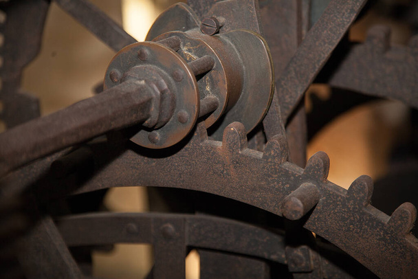 close up of old rusty metal gears - Foto, Bild