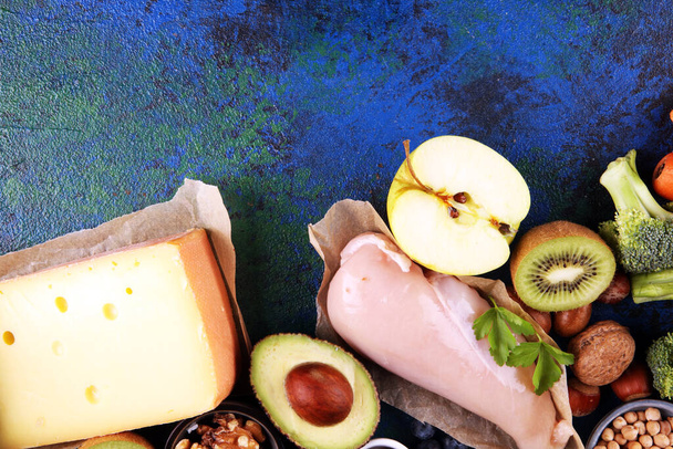 saine alimentation et concept de régime - naturel riche en protéines alimentaires sur la table - Photo, image