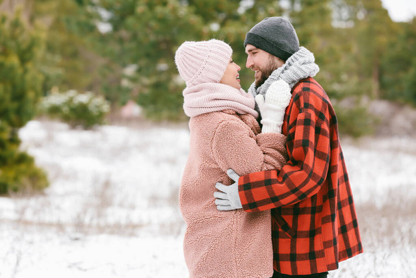 Happy young couple in park on winter day - Valokuva, kuva