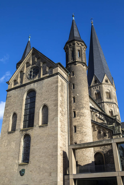View of the stunning Bonn Minster, also known as Munster, or Bonner Munster - the famous Roman Catholic church in the city of Bonn in Germany. - 写真・画像