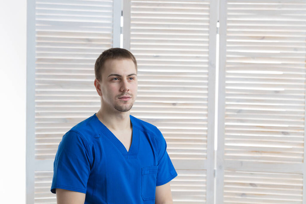 Portrait of a young male doctor in a medical office - Fotoğraf, Görsel