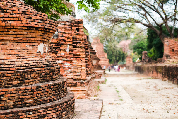 Antik Ayutthaya sarayının eski kraliyet tapınağı Pratu Chai bölgesinde yer almaktadır. Phra Nakhon Si Ayutthaya İlçesi Phra Nakhon Si Ayutthaya. - Fotoğraf, Görsel