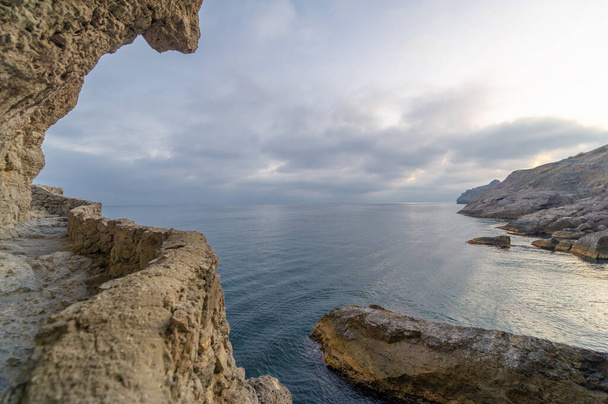 Photos of the Crimean peninsula. The Golitsyn trail originates on the southwestern shore of Green Bay. The trail was erected by order of Prince Golitsyn upon the arrival of Tsar Nicholas II. - Фото, изображение
