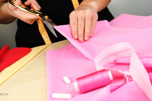 Cutting fabric with tailors scissors - Foto, Imagem