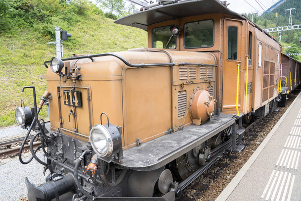 スイスのダボスとフィリスールの間の有名な歴史的な蒸気機関車 - 写真・画像