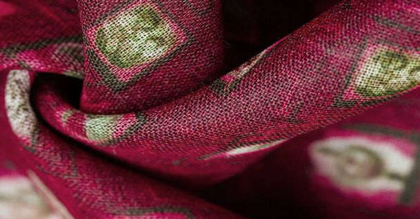 Textura, fondo, patrón, tela de seda roja, tejido delicado, bufanda de impresión de verificación, diseño, tejido calado - Foto, imagen