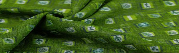 Textura, fondo, patrón, tela de seda verde, tejido delicado, bufanda de fantasía de impresión de cheque, diseño, tejido calado - Foto, Imagen