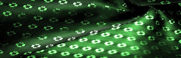 Textura de fondo, color de tela verde esmeralda es delgada, fuerte, suave, fibra brillante obtenida por gusanos de seda en la fabricación de capullos y ensamblados para la fabricación de hilos y telas. - Foto, Imagen