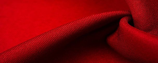 Texture, fond, motif, tissu de soie rouge, c'est le tissage de satin de soie. Se distingue par la densité, la douceur et le brillant de la face avant, la douceur, il est bien drapé. Conception d'utilisation, projets - Photo, image