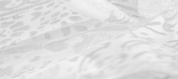 Textuur van de foto, collectie, zijden doek, damessjaal, lavendel wit pastel op een witte achtergrond, - Foto, afbeelding