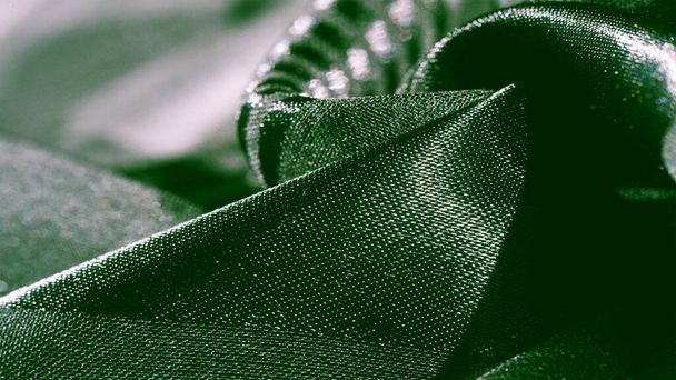 Фоновая текстура, узор, коллекция, легкая прозрачная шелковая ткань с полосками разных размеров, зеленый. - Фото, изображение