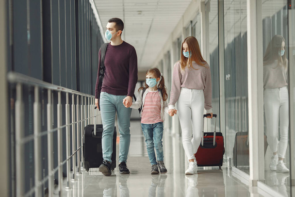 People in airport are wearing masks to protect themselves from virus - Φωτογραφία, εικόνα