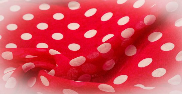 Textura de fundo, ornamento decorativo, tecido de bolinhas vermelhas em bolinhas brancas, pontos redondos em tecido, em forma ou aproximadamente como um círculo ou cilindro. - Foto, Imagem