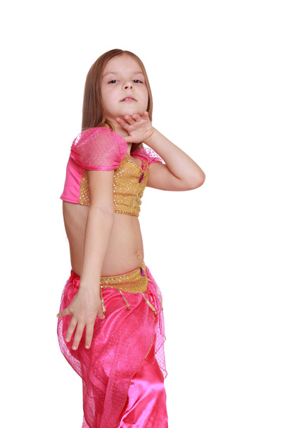Young belly dancing girl - Foto, afbeelding