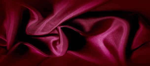 textúra, vörös selyem szövet panoráma fotó. Silk Duke hangulat szatén - gyönyörű és királyi. Sötétebb a fénye, mint a szokásos szaténnak, átlagos súlya van, és szilárdabb a keze.. - Fotó, kép