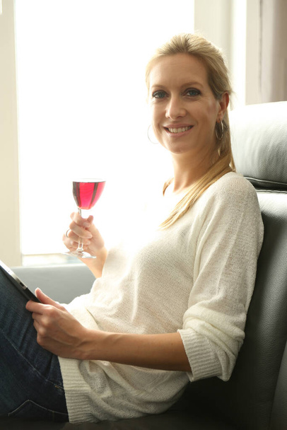 Woman drinks red wine - Foto, Imagen