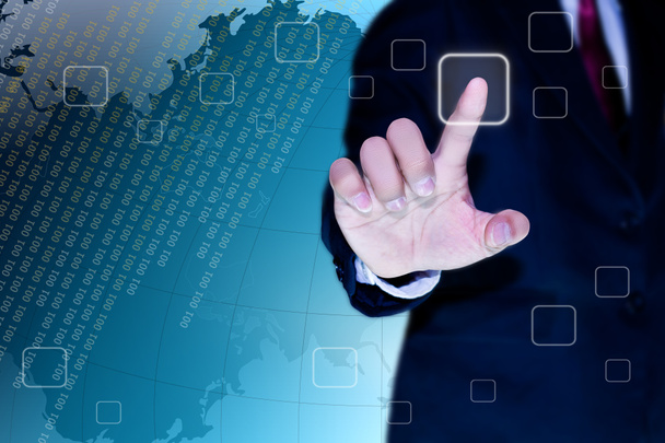 Mano del hombre de negocios pulsando un botón en una pantalla táctil interfac
 - Foto, imagen