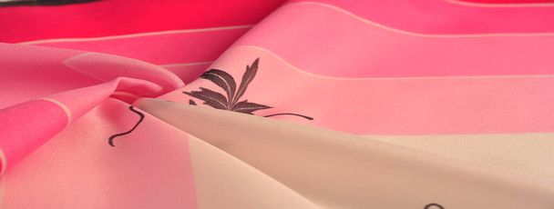 Текстура, фон, візерунок, листівка, шовкова тканина, рожеві та червоні бежеві тони, коричневі візерунки з принтом, квітковий візерунок, вишукана тканина зробить ваш проект найкращим
 - Фото, зображення