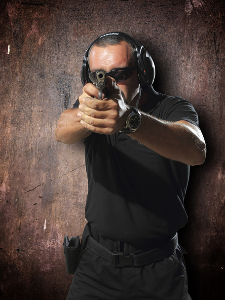 Man shooting gun - Fotoğraf, Görsel