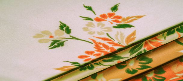 Textur, Hintergrund, Muster, zarte Seide mit floralem Druck Außergewöhnlich leichtes Material aus reiner Seide mit einer zarten Textur. Sauber, verwenden Sie Futter, wenn Deckkraft erwünscht ist. - Foto, Bild