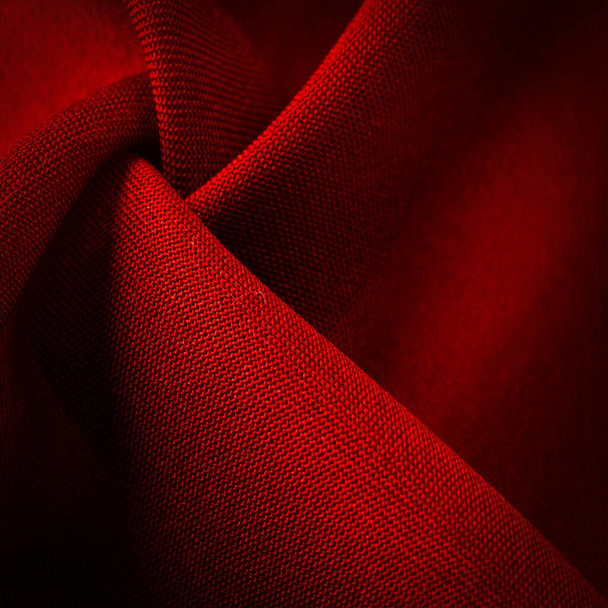 Текстура, фон, візерунок, червоний атлас це плетіння, яке зазвичай має глянсову поверхню і тьмяну спинку, атласне плетіння характеризується чотирма або більше наповнювачами або переплітаючими нитками
, - Фото, зображення