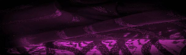 l'ornement du décor, le tissu transparent est rouge-violet avec des rayures brillamment innées, le matériau permettant à la lumière de passer à travers elle afin que les objets derrière sont clairement visibles
. - Photo, image