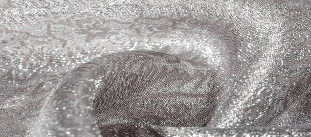 Texture arrière-plan, motif. tissu brocart blanc. Tissu brocart organza - berger, avec une paume croquante. Il a une grande fleur teinte en fil motif brodé tout au long. - Photo, image
