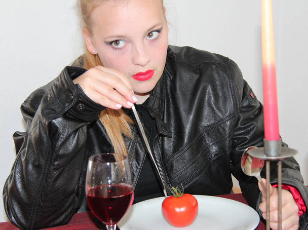 Extravagant girl at dinner - 写真・画像