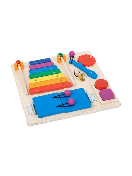 Juguete de madera busybord para niños pequeños hasta 1 año: puertas multicolores con pestillo, xilófono, campana, botones multicolores, engranajes, juguete educativo para el desarrollo de niños
 - Foto, Imagen