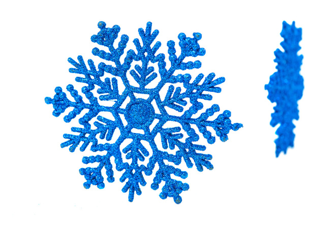 Blaue Schneeflocken vereinzelt - Foto, Bild