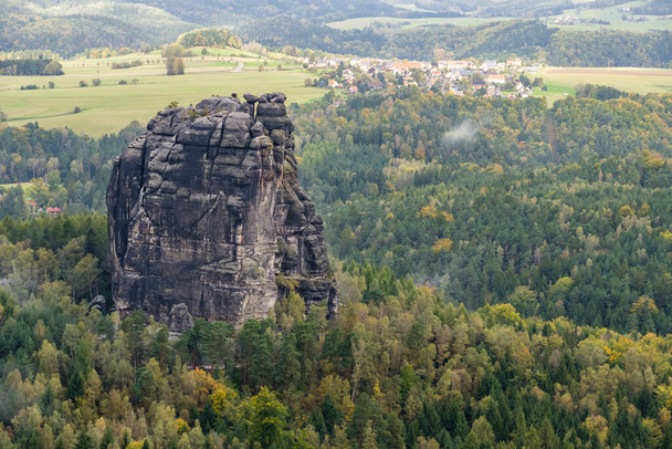 Autumn in the Elbe Sandstone Mountains region Bad Schandau Schrammsteine - Фото, изображение