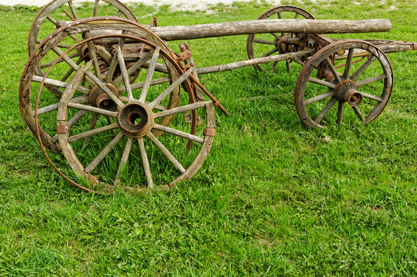 oude houten wiel spaken, - Foto, afbeelding