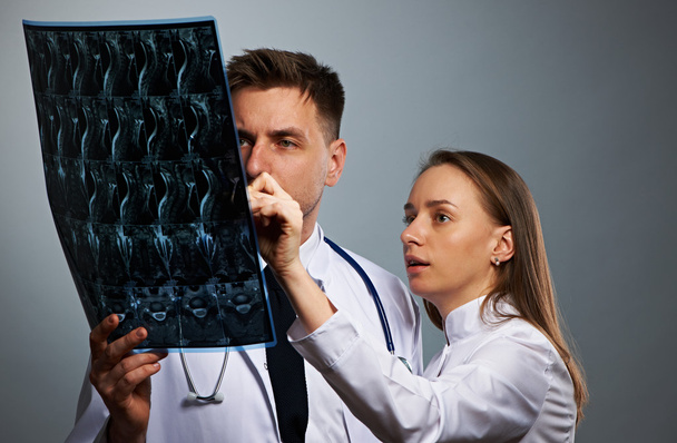 Medical doctors team with MRI spinal scan - Zdjęcie, obraz