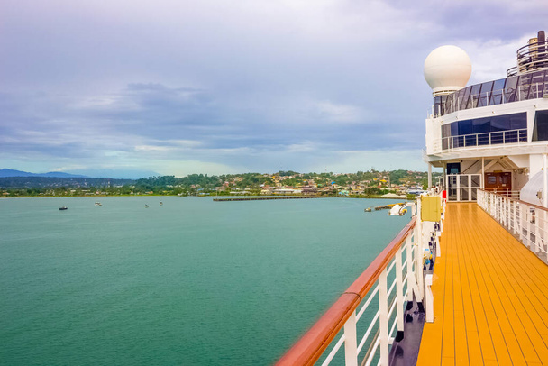 Limon limanı - Kosta Rika limanı. Deniz ve mavi gökyüzü - Fotoğraf, Görsel